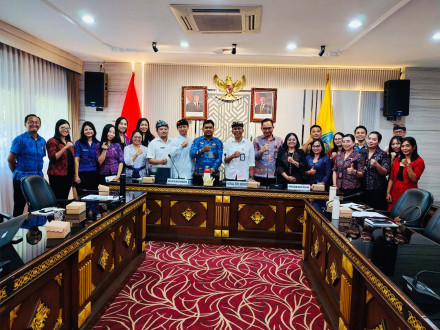RAPAT KOORDINASI PROGRAM PEMBENTUKAN PERATURAN DAERAH DAN PROGRAM PEMBENTUKAN PERATURAN KEPALA DAERAH TAHUN 2025