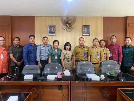 KANTOR WILAYAH KEMENTERIAN HUKUM BALI DAN BIRO HUKUM SETDA PROVINSI BALI MELAKSANAKAN MONITORING DAN EVALUASI JARINGAN DOKUMENTASI DAN INFORMASI HUKUM (JDIH) DI KABUPATEN JEMBRANA