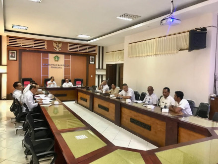 RAPAT PEMBAHASAN ISU ISU AKTUAL DI KABUPATEN JEMBRANA